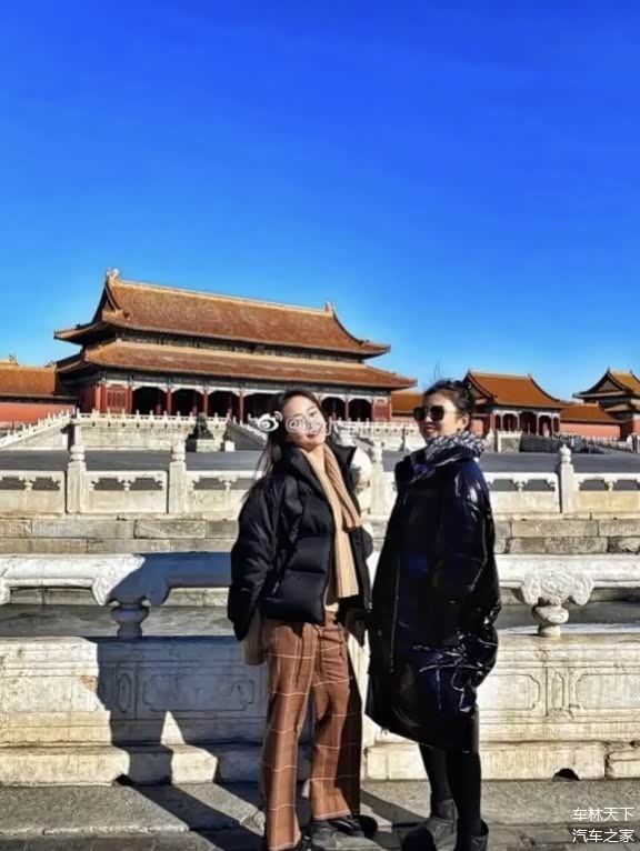 俩妹子开大g进故宫火了相关人员道歉市民天子脚下岂敢放肆
