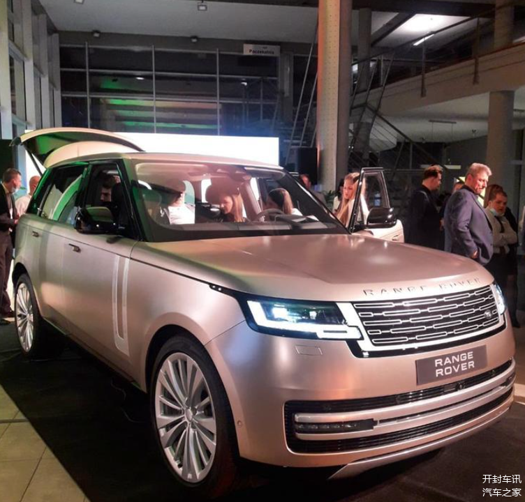 全新路虎揽胜全新的换代车型霸气十足的外观让人一眼沦陷