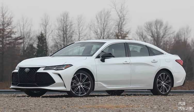丰田新款亚洲龙曝光配鱼骨大灯越来越像雷克萨斯