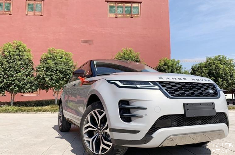 2021款路虎揽胜极光l实拍开起来不只是平稳坐起来不只是大