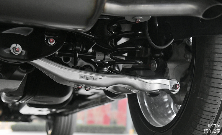 长城wey摩卡实车现身20t9dct配智能座驾流媒体后视镜