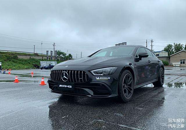 第一臺 amg gt50 騷味十足的四門版跑車