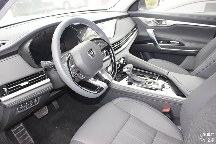 2021款长安cs95实车到店外观沉稳大气空间表现出色配20t