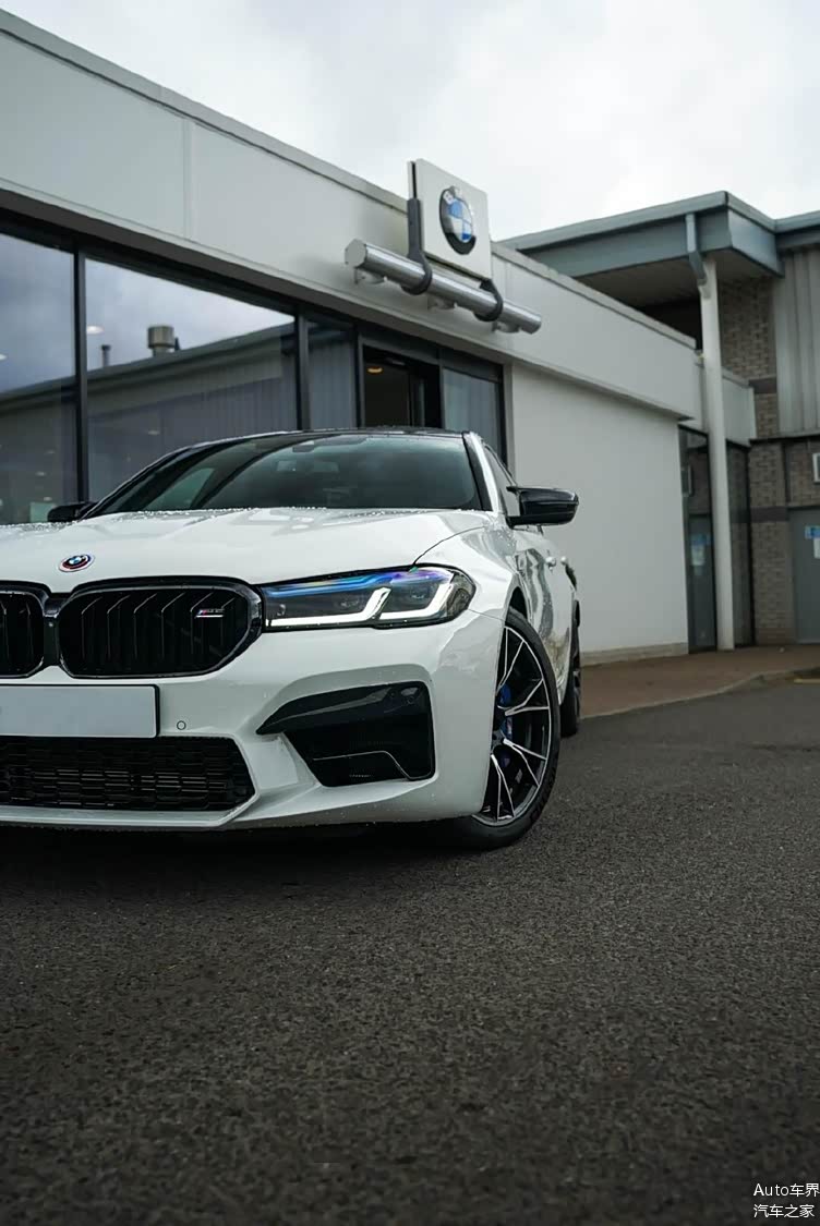 最新出厂 m50周年彩标 宝马m5雷霆版实车_车家号_发现车生活_汽车之家