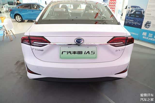 挂广汽车标在丰田4s店销售的ia5究竟怎么样看了你就明白了