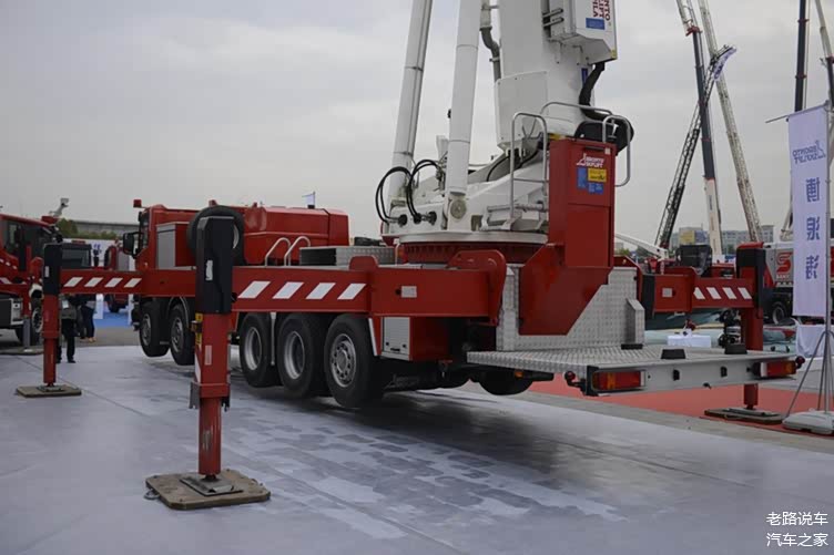 足不出户带你逛消防展冲破云霄的博浪涛f90hla云梯车