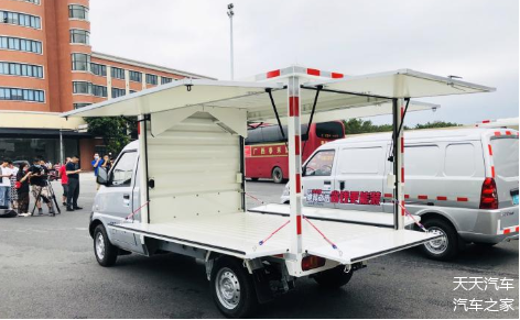 五菱荣光翼开启车型上市地摊神车值得一看