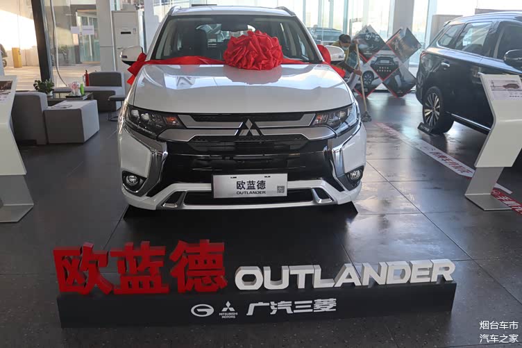 2021款三菱欧蓝德到店外观沉稳能家用能越野动力输出稳定