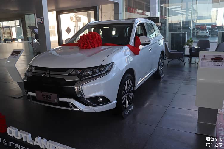 2021款三菱欧蓝德到店外观沉稳能家用能越野动力输出稳定