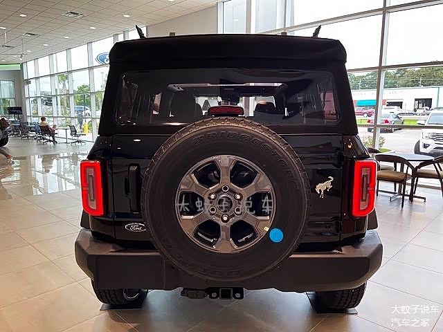 全新福特bronco五门敞篷版给人一种硬汉子的感觉