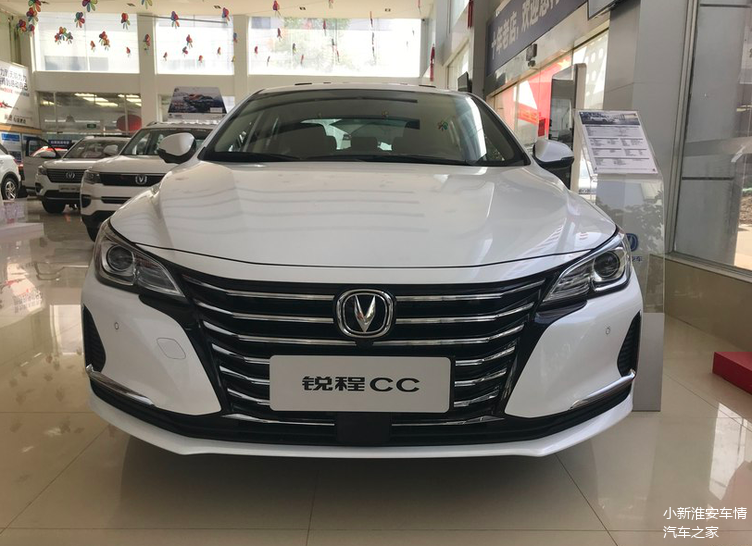 2020款锐程cc的外观在设计上是非常的年轻化的,进气格栅的大嘴巴式
