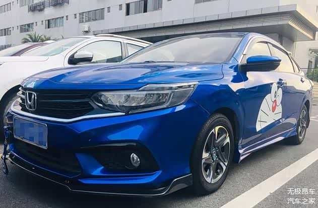 街头发现一辆东风本田享域炫动蓝很漂亮迷你小尾翼更加个性