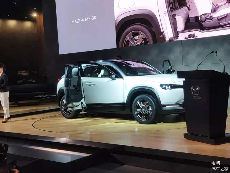对开门设计马自达纯电动车mx30亮相东京车展
