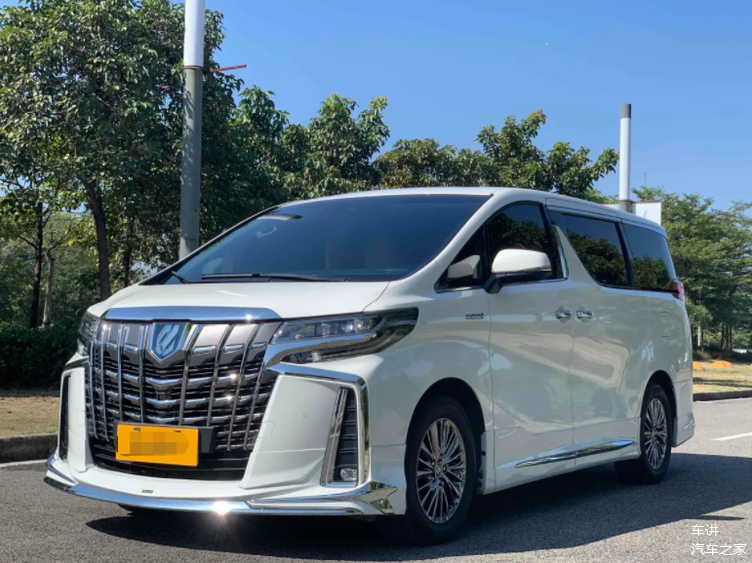 广东街头一辆"保姆车",原本不在意,看到车牌,后车主动远离_车家号