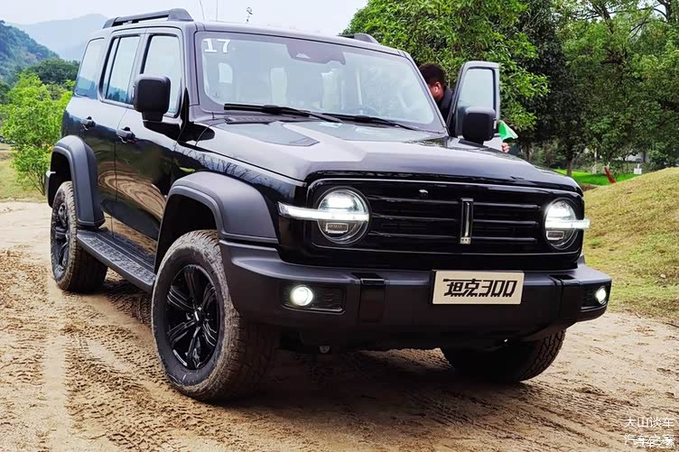 年轻人的第一台硬派越野车wey坦克300预售1758万起即将上市