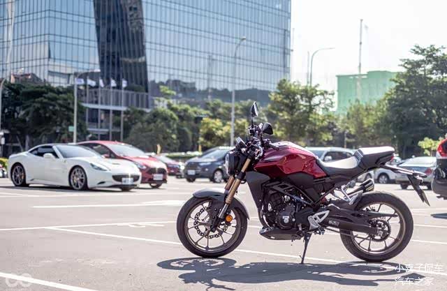 台湾本田发售5.33万cb300r,帅气的小老弟来袭