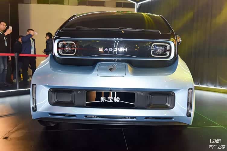 新宝骏e300亮相,外观科幻,搭载华为hicar系统