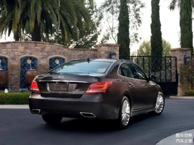 0l v8发动机,8档手自一体变速箱,最大马力430匹,100万的价格买现代,够