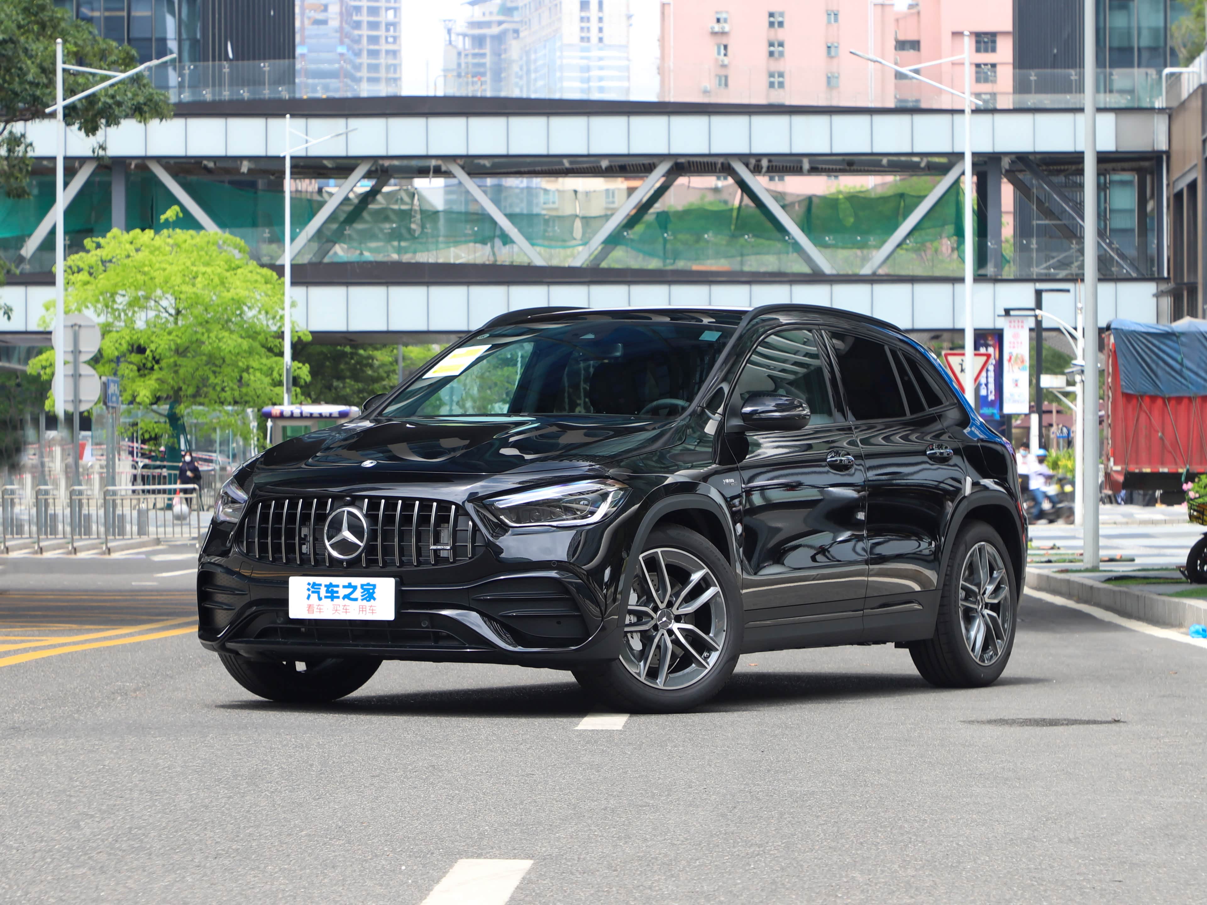 新款梅赛德斯-amg gla 35/glb 35上市 售43.