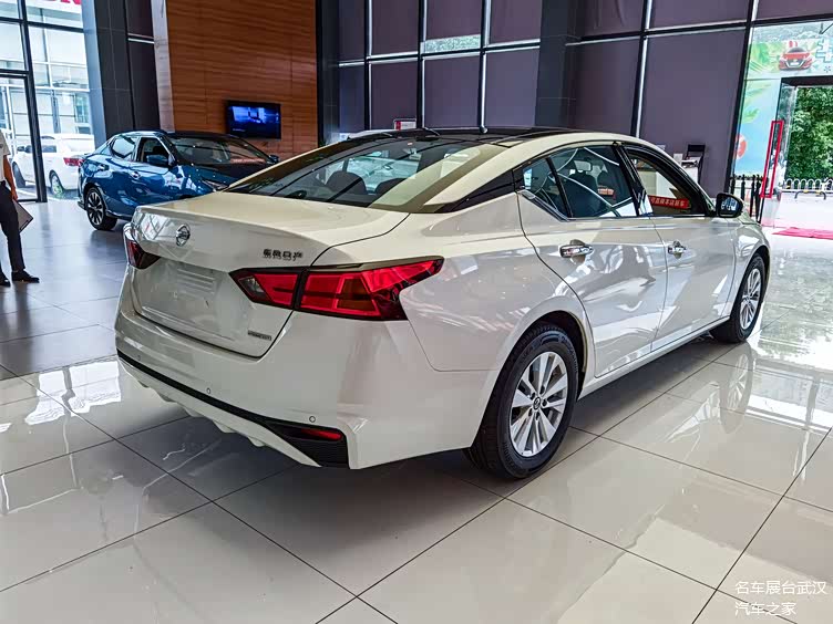 【到店实拍】20万档的日系中型轿车 实拍2020款东风日产天籁