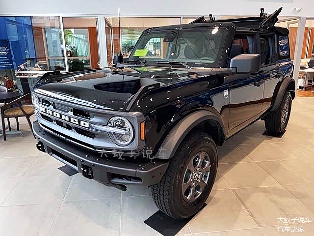 全新福特bronco五门敞篷版给人一种硬汉子的感觉