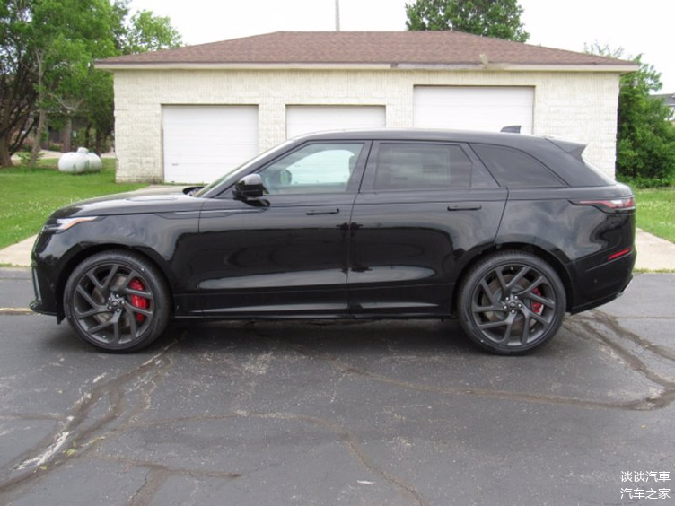 路虎星脉svr黑武士彰显运动风格