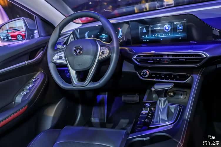 有颜有值有内涵长安逸动plus上市729万元起售