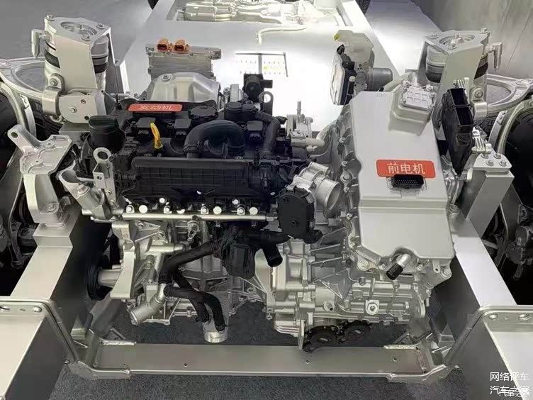 版的车型配置是铸铁sfg15tr型号,但是展车发动机型号却是c15tdr型号