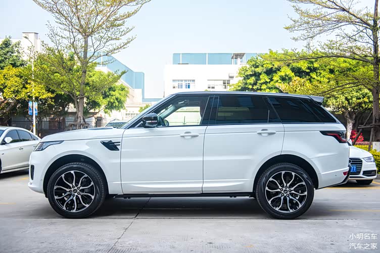 厦门路虎揽胜运动版2021款30l6耀黑版实车美拍