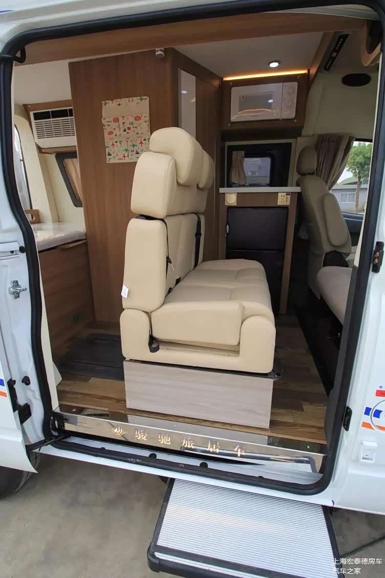 售价26.8万起 国六版上汽大通v80短轴b房车