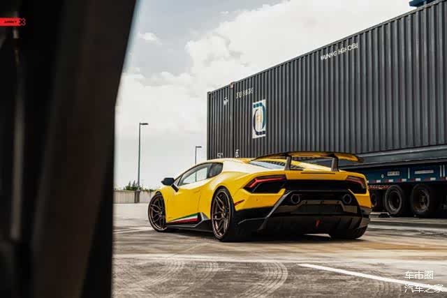 兰博基尼huracan赛道版,个人认为是最帅的小牛!