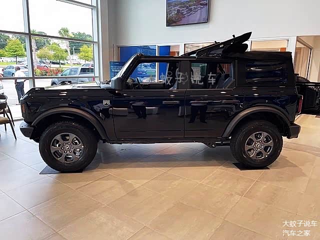 全新福特bronco五门敞篷版给人一种硬汉子的感觉