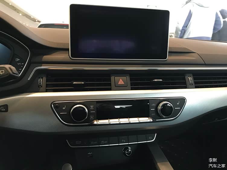 中控液晶大屏握感非常好的电子档杆瓦罐的精髓所在,一个比三厢车更大