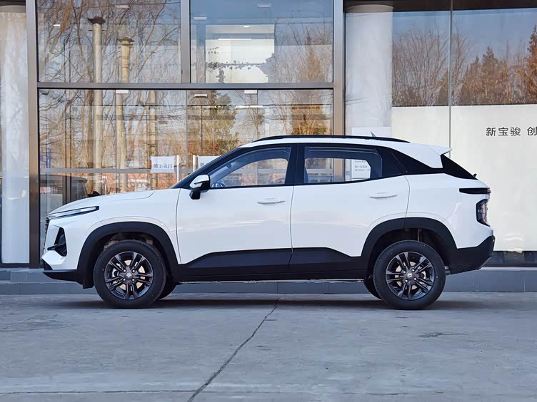 外观年轻时尚,新宝骏rs-3搭载1.5l自然吸气发动机