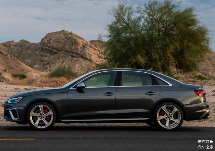 外观方面,新款奥迪s4基本延续了新款奥迪a4的设计,不过一些细节上有所