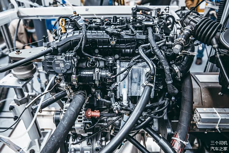 一口气直播200小时创吉尼斯纪录这台蓝鲸发动机竟然这么耐造