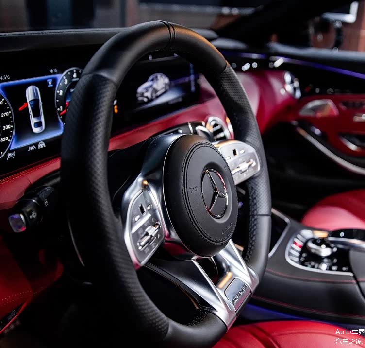 硬朗的造型设计奔驰amgs63coupe太气派了