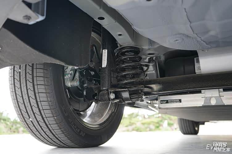 耳听为虚眼见为实现场见证北汽新能源ex3三车双重碰撞测试