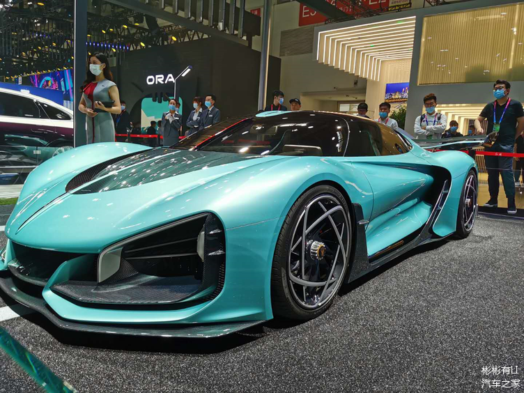 名车集结玩转展台百公里加速19秒红旗s9概念车亮相车展