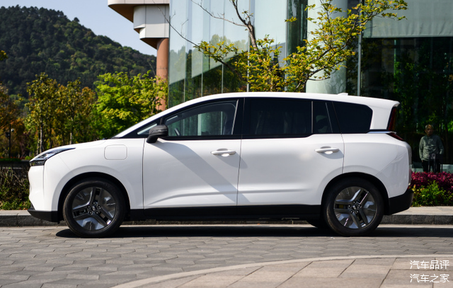 售价14681608万元一汽奔腾全新mpv上市