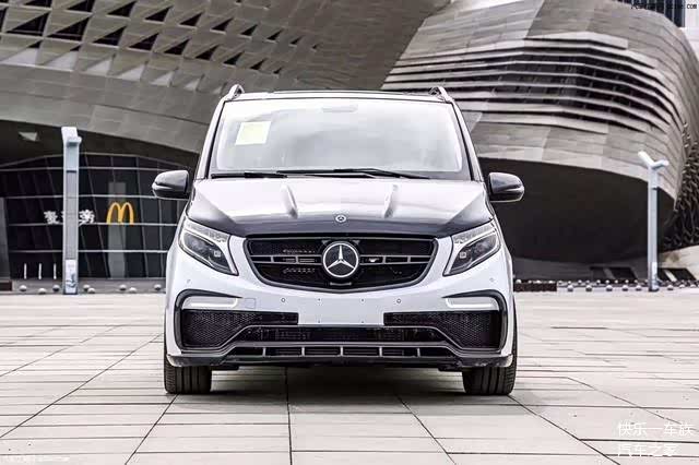 奔驰这款车,32寸电视 大床,舒适感很高!