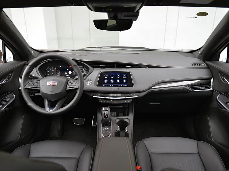 我们来玩性价比——凯迪拉克xt4跨级血战国产路虎