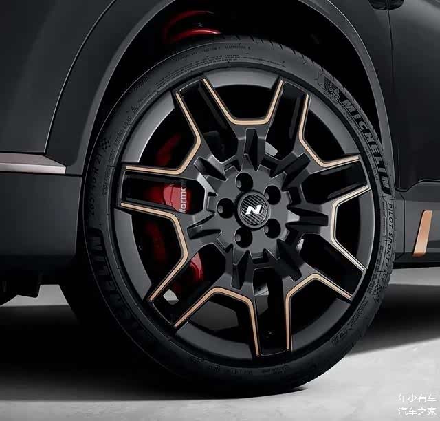 黑武士风格好看但是胜达的黑金武士版就更帅了