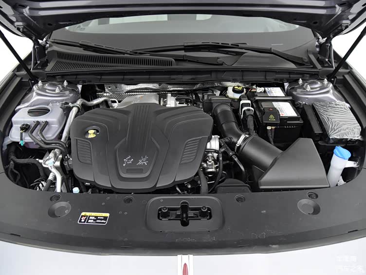 手握15万选中级轿车 全新红旗h5和雪佛兰迈锐宝xl,哪款更适合?