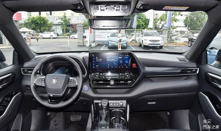 丰田不再吝惜科技皇冠陆放智能亮点解析