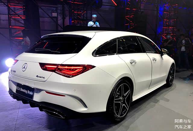 全新奔驰cla五门猎跑车的售价为29983818万元