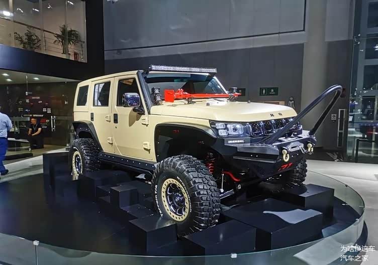 《战狼2》中bj40改装版——北汽bj40攀岩版首发