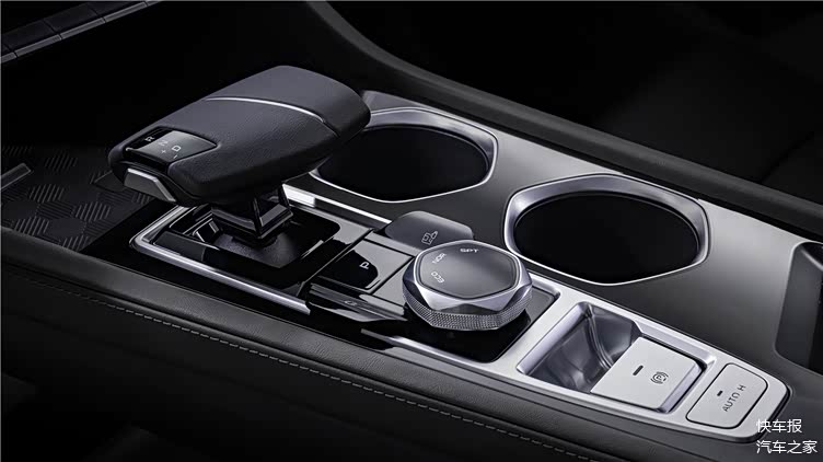 疯狂内卷只好加快改款步伐长安2022款逸动plus又升级了哪里