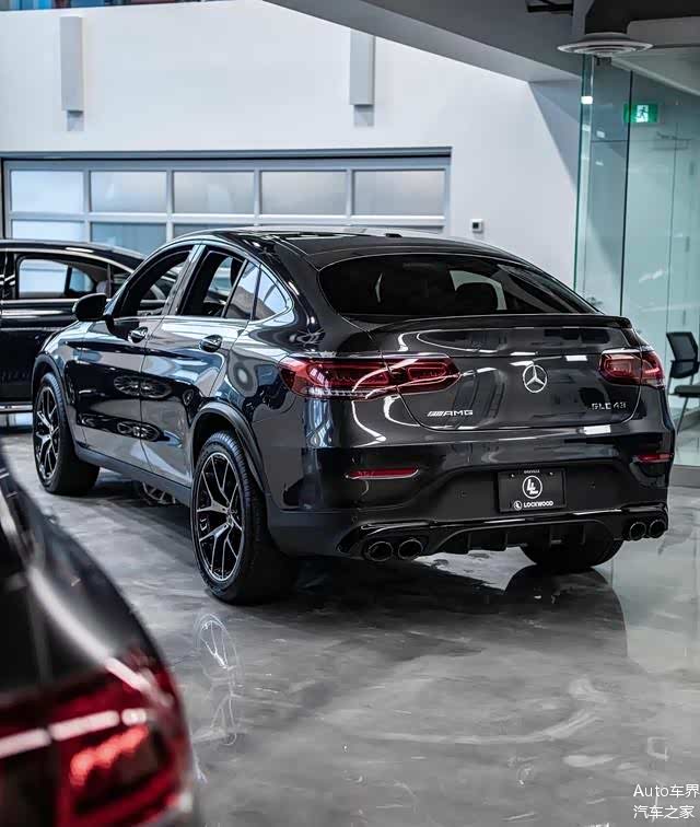 高性能轿跑suv黑色气场很足奔驰amgglc43coupe实车