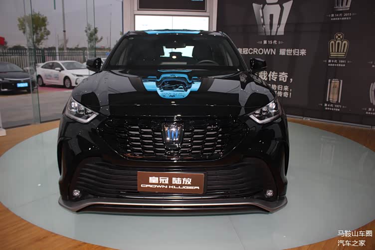2021款丰田皇冠陆放到店造型唬人2758万起不输汉兰达